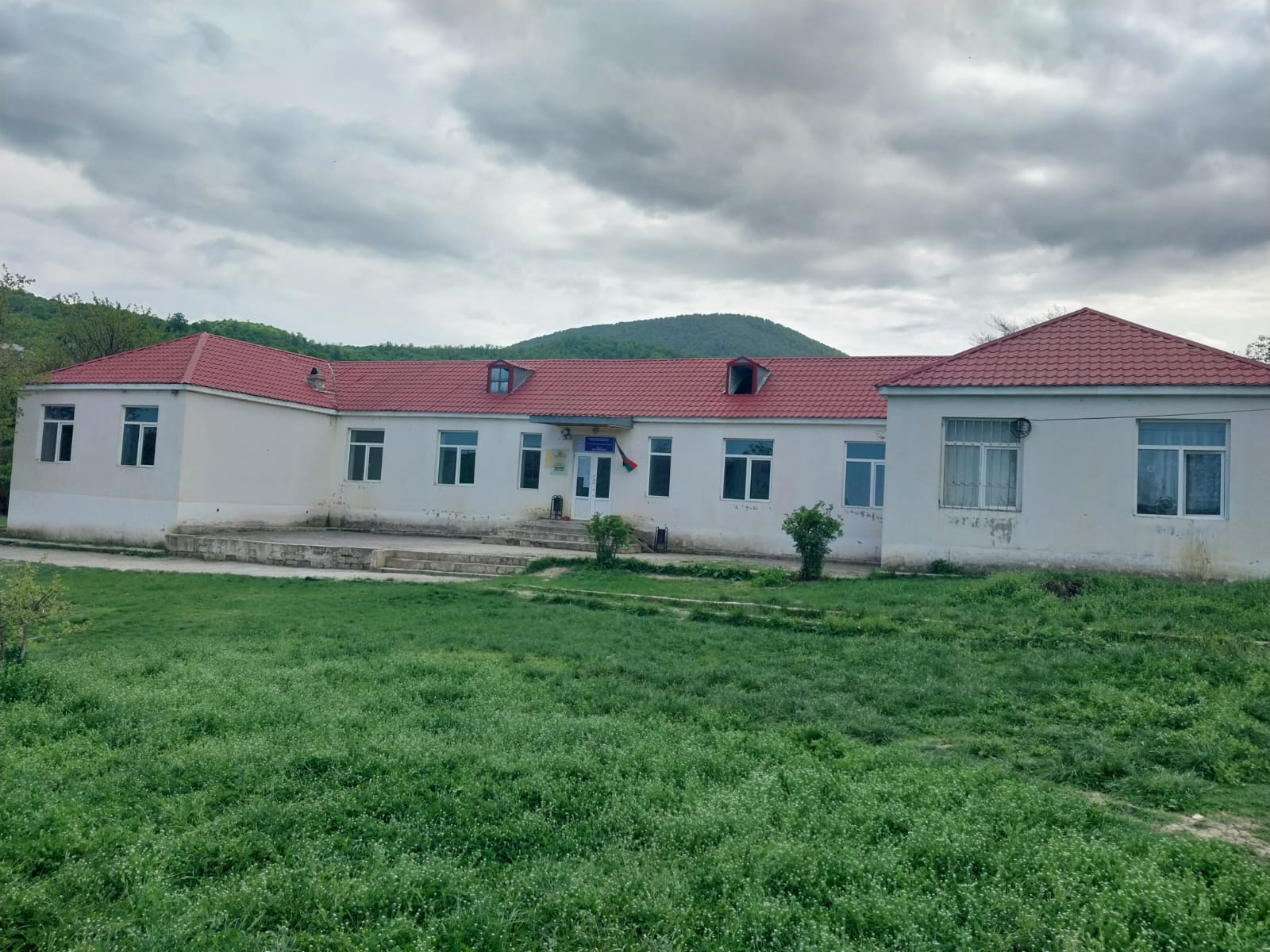 Şabran rayonu Şahmurad Nuriyev adına Zeyvə kənd tam orta məktəbi