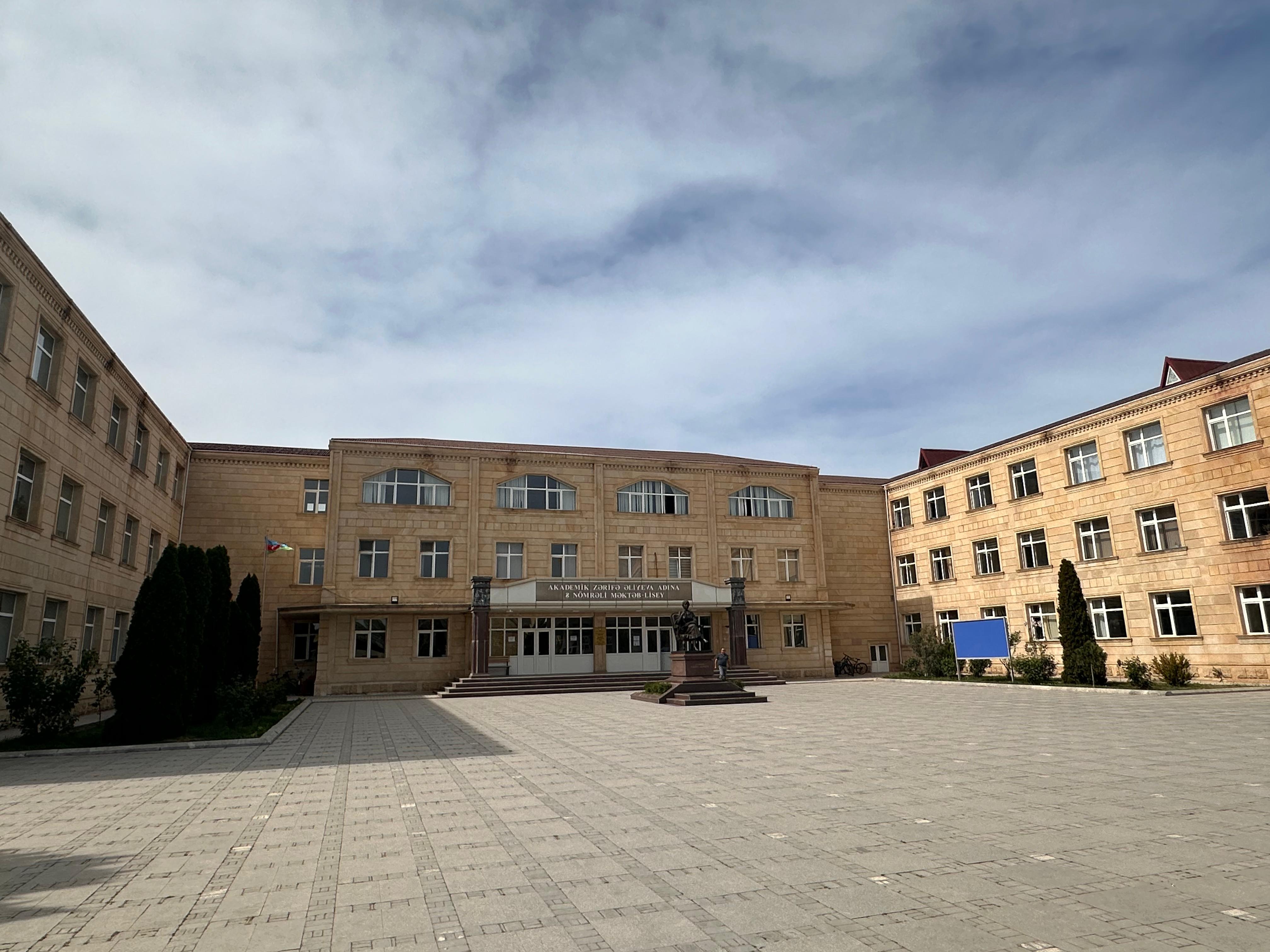 Xaçmaz şəhər Akademik Zərifə Əliyeva adına 8 nömrəli məktəb-lisey