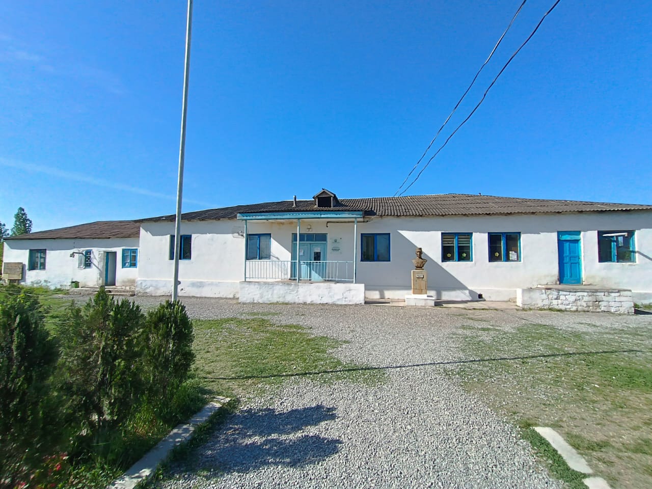 Xaçmaz rayonu Qaradağlı kənd Qismət Nuriyev adına tam orta məktəb