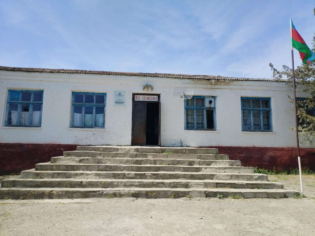 Quba rayonu Əlibəyqışlaq kənd Musa Qonaqov adına tam orta məktəbi