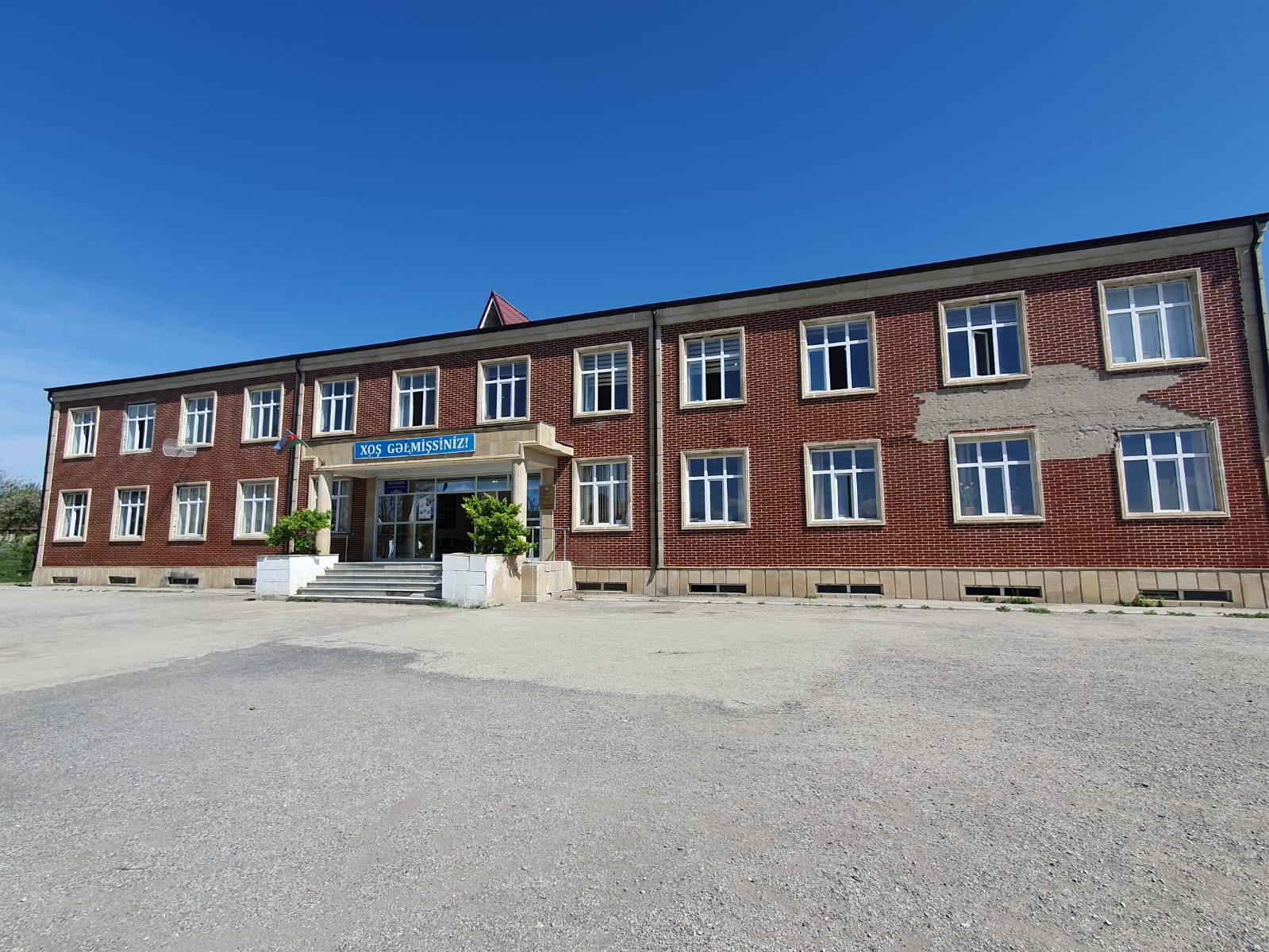 Quba rayonu Xucbala kəndi Zöhrab Əkbərov adına tam orta məktəbi