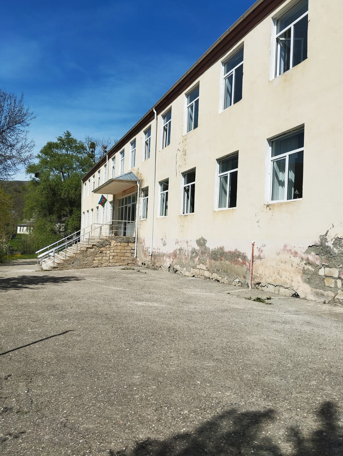 Quba rayon Güləzi kənd tam orta məktəbi