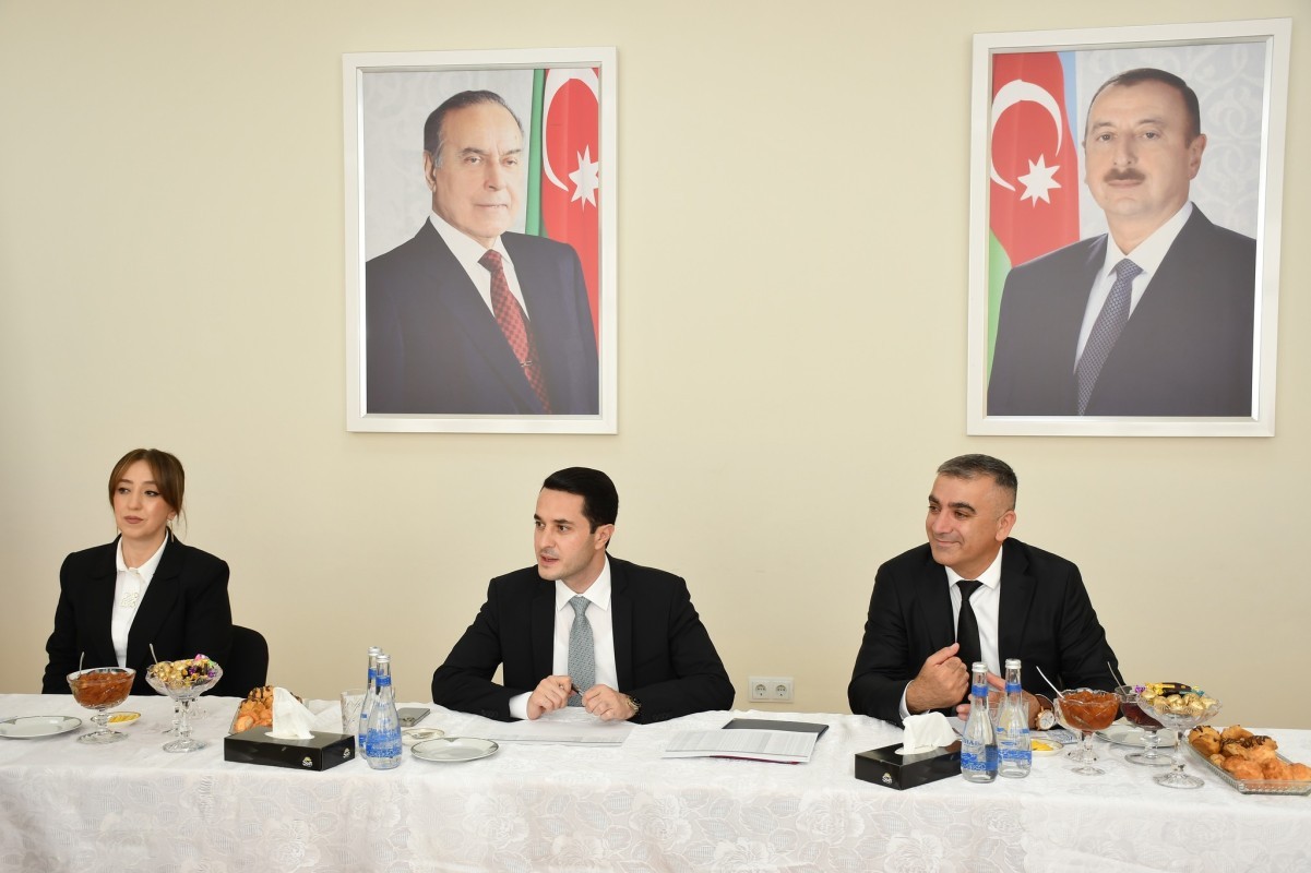 Siyəzən rayonunda təhsil sahəsində uğur qazanmış gənclərlə görüş keçirilib