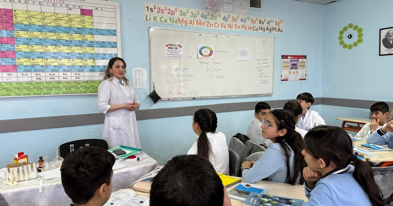 "Məişətdə istifadə olunan mühüm kimyəvi birləşmələr" mövzusunda açıq dərs keçirilmişdir.