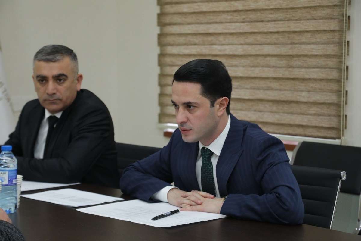 Quba-Xaçmaz Regional Təhsil İdarəsinin müdiri Coşqun Əliyev vətəndaşları qəbul etmişdir.