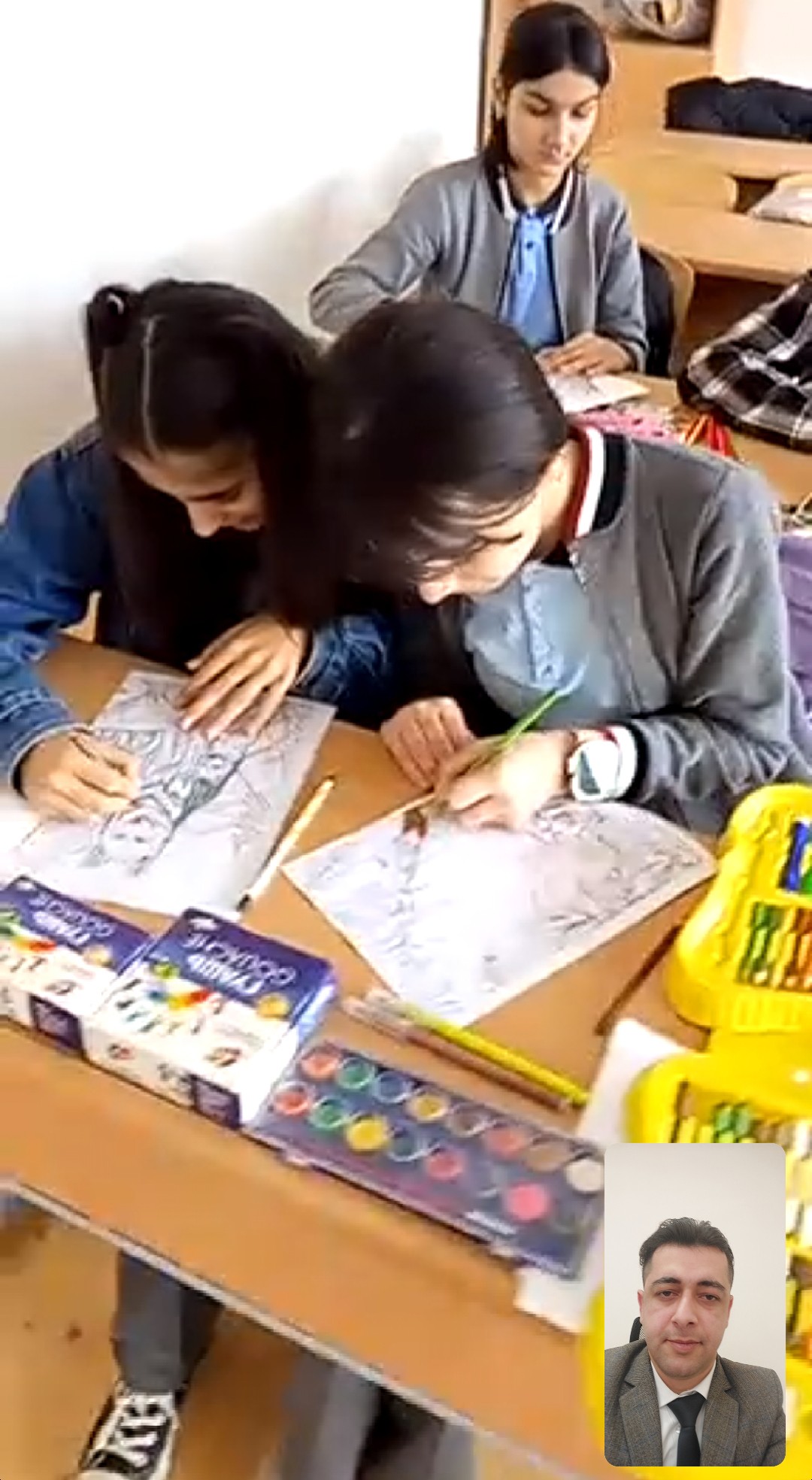 Onlayn qaydada dinlənilməsi davam edir.