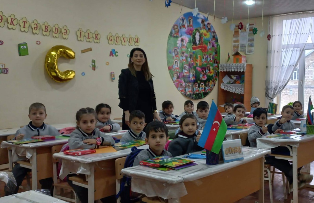 Şagirdlərə ləvazimatlar paylanılmışdır