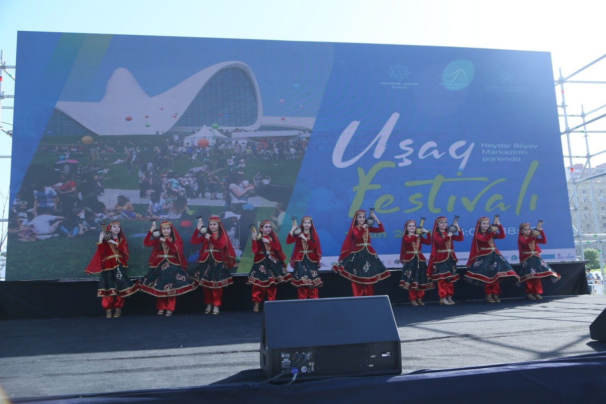 İyunun 1-də Heydər Əliyev Mərkəzinin parkında "Uşaq festivalı" keçirilib.