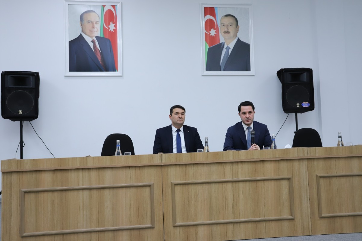 Ümumtəhsil məktəblərinin direktorları ilə görüş keçirilib