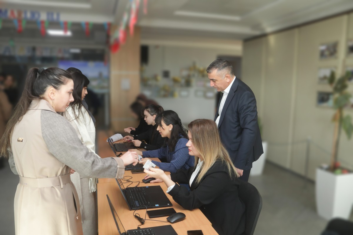 Eksternat qaydasında aralıq imtahanı keçirilib