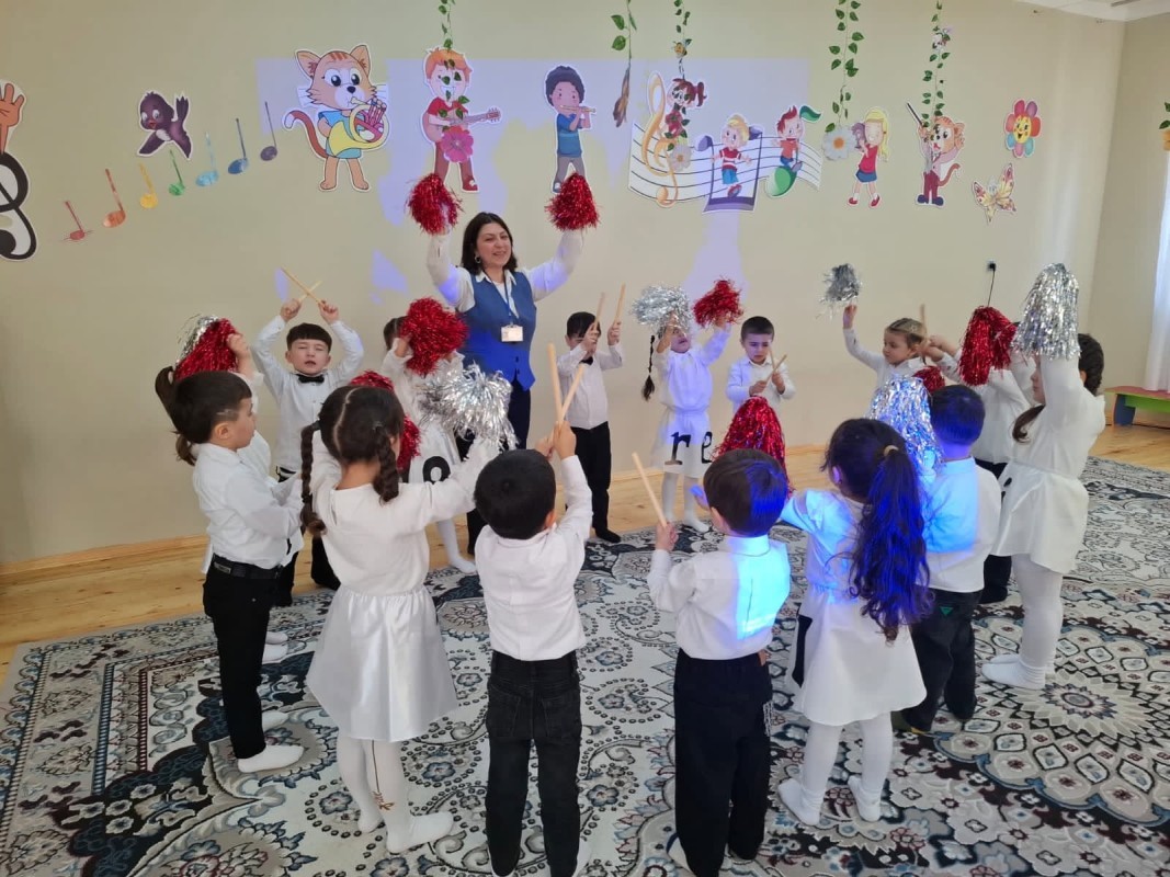 “Musiqi və təsviri fəaliyyət” mövzusunda məşğələ başa çat