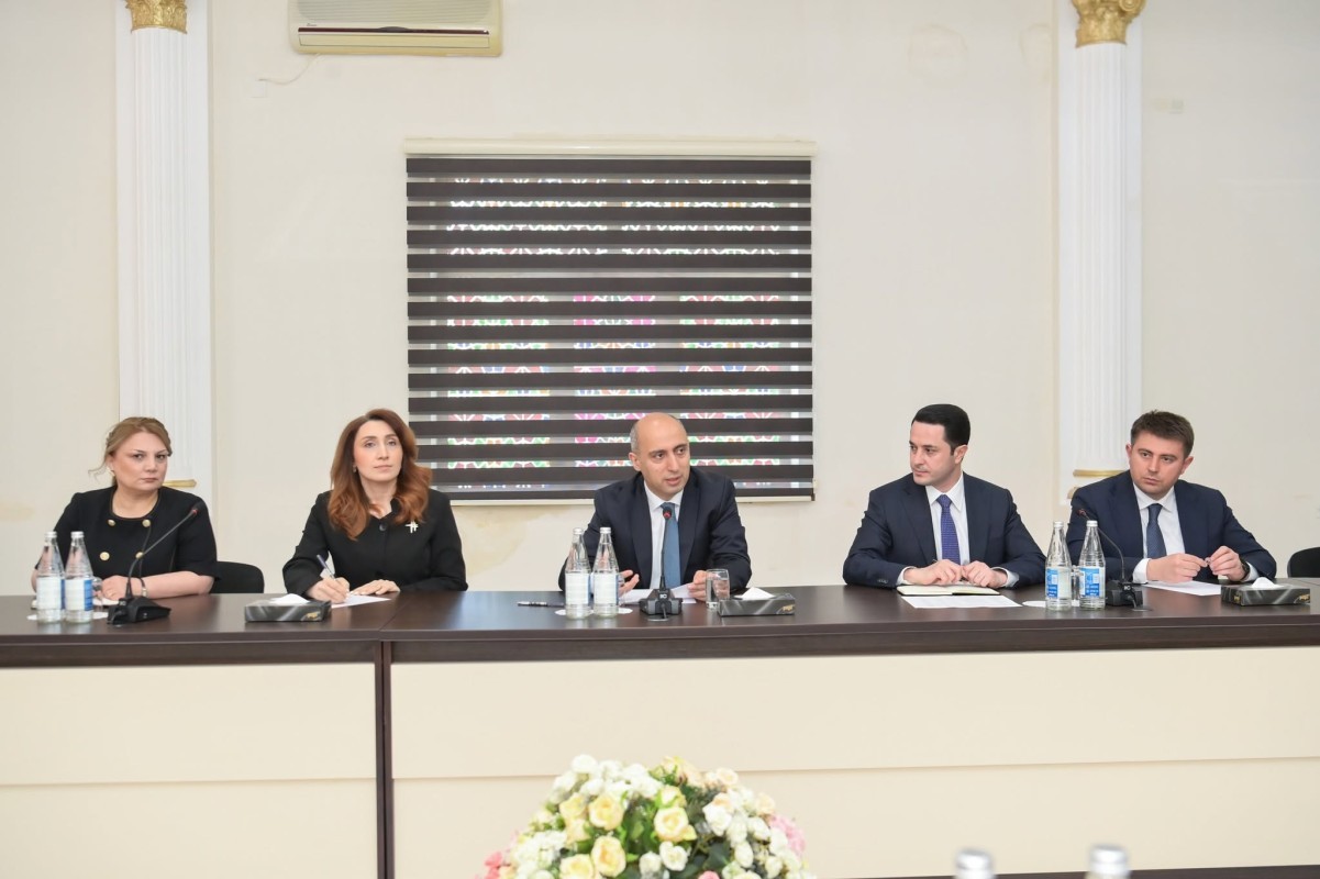 Bir qrup təhsil işçisi ilə görüşlər keçirildi