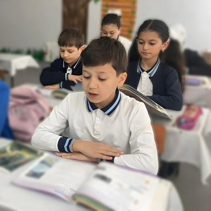 Dərsdinləmələr həyata keçirilir.