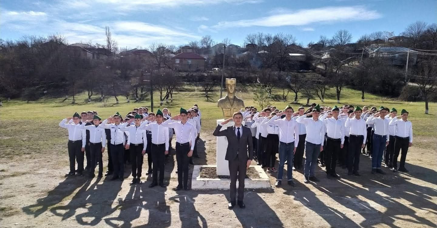 Aprel döyüşlərinin başlamasından on il ötür.